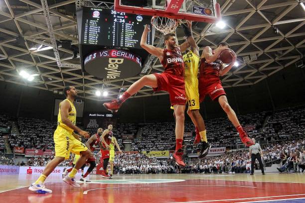 默与马杜埃 默与马杜埃