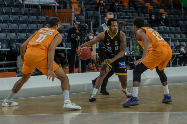 了一个年轻 了一个年轻