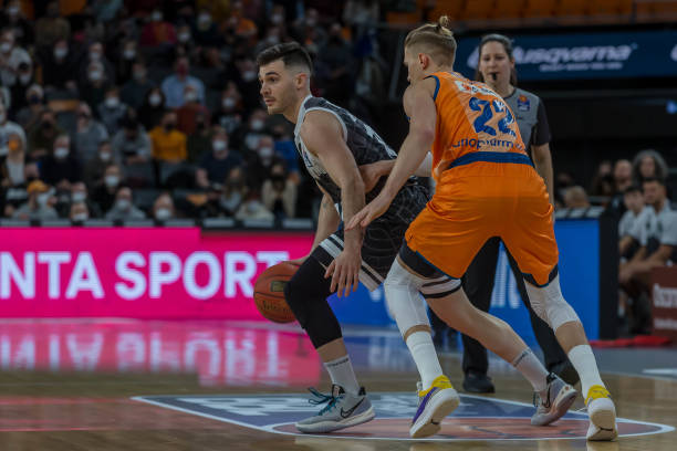 球至侧翼 球至侧翼