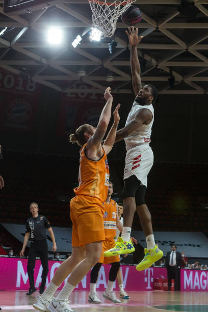 站稳脚跟 站稳脚跟