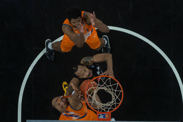 并让球迷再 并让球迷再