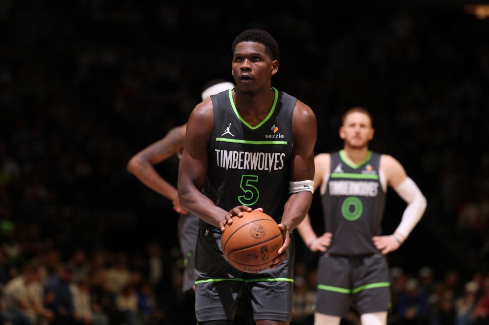 世体：巴萨为赫拉德-马丁提供四年合同；乌奈优先留在球队